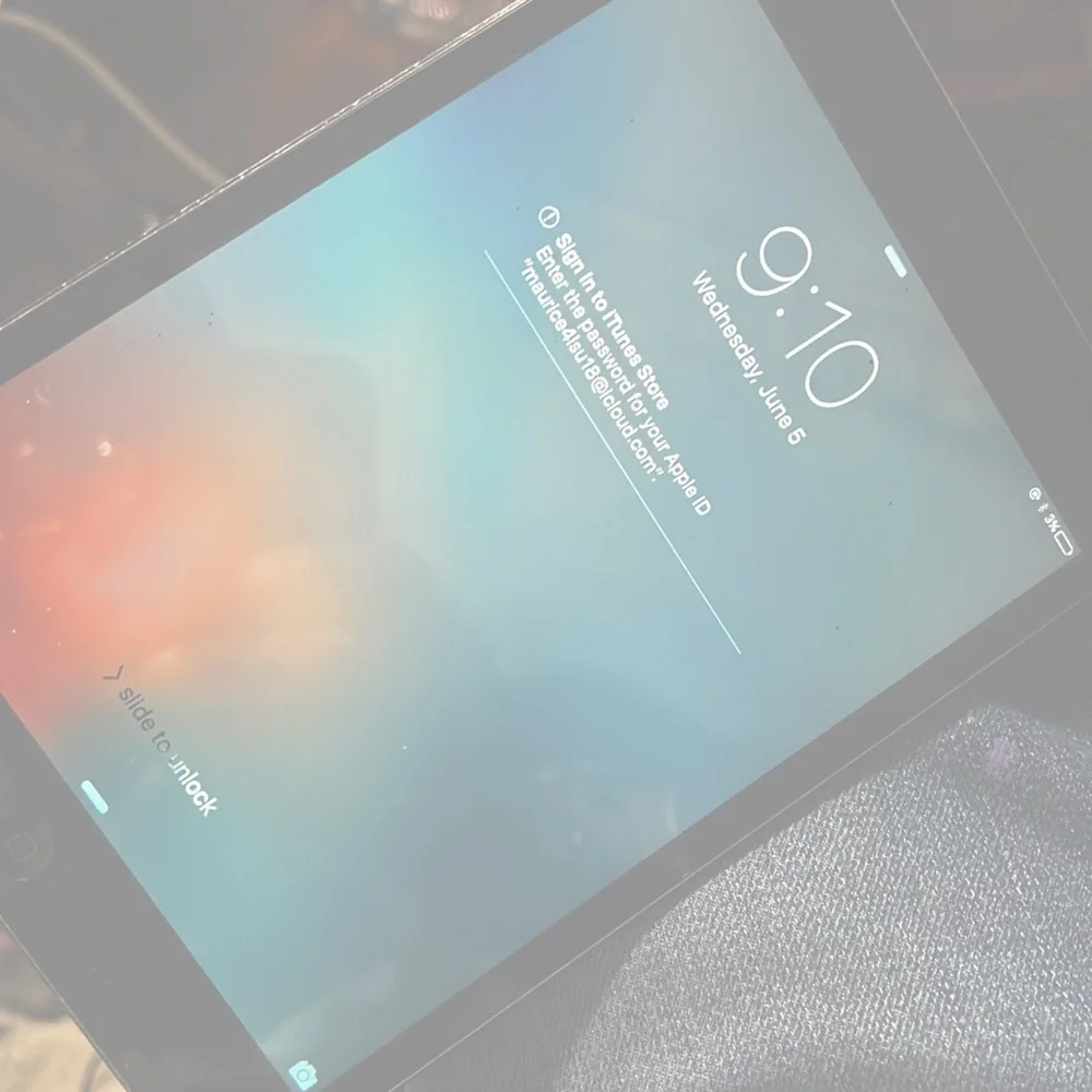 iOS tablet smuggy but good condition will need 1 or 2 updates works great